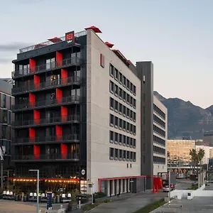 Отель Radisson Red V&a Waterfront